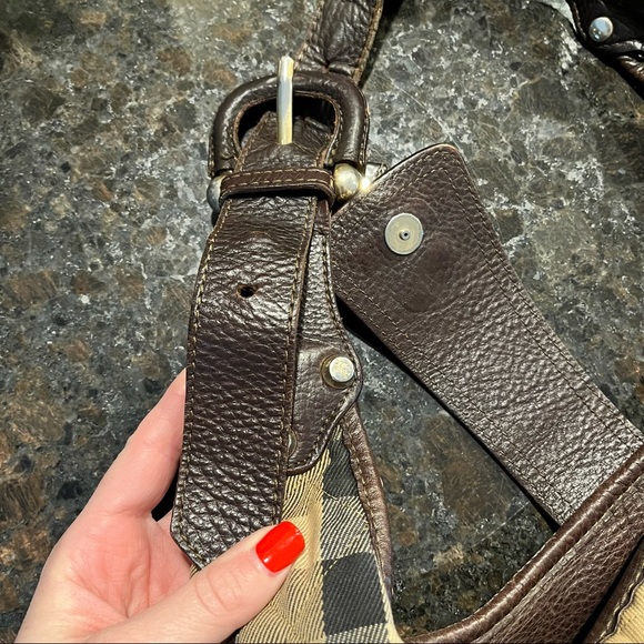 Burberry | Brooke Hobo Bag - Picture 8 of 13